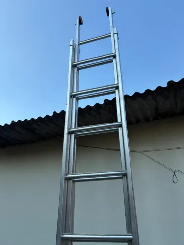 Escada de alumínio