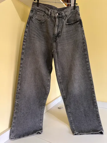 Calça Levis nova veio de Miami