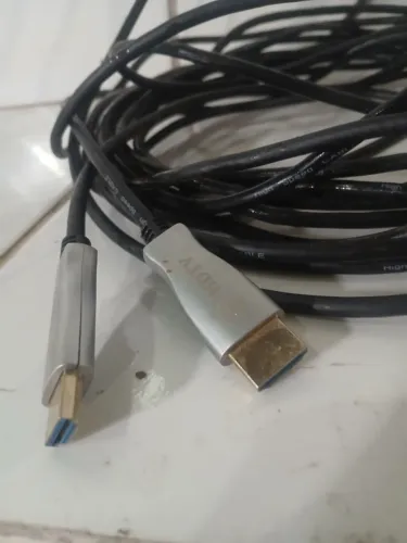 Vendo um cabo para computador 10 metros de comprimento 20 reais