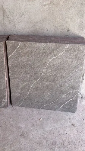 Vendo 40 metros de cerâmica retificada 70x70 novas
