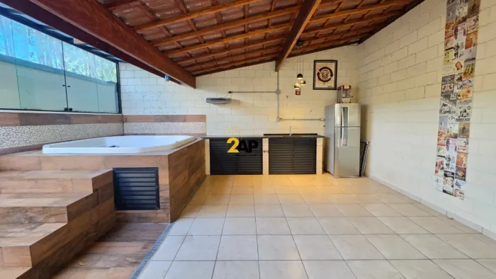 Casa com Quintal em condomínio à venda em Cotia-SP, 3 quartos, 1 suíte, 3 salas, 2 banheir