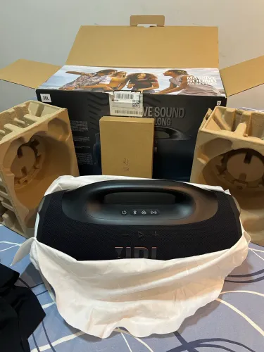 Jbl Bombox 4 preta zerada usada 3 vezes na caixa ainda
