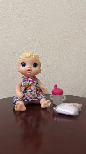 Boneca baby Alive hora do xixi loira + mamadeira e fralda