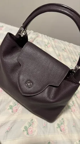 bolsa Louis Vuitton Capucines MM, é o marrom bem tenso