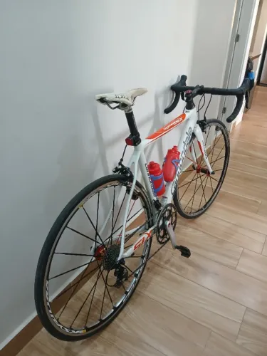 Bicicleta cannodale