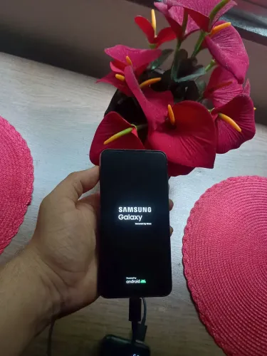 Samsung Galaxy S23 5G para Peças / Sucata - Tela e Câmeras Originais