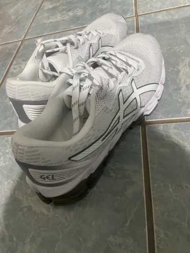 Tênis asics