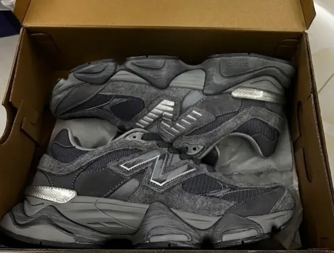 New Balance 9060 Magnet