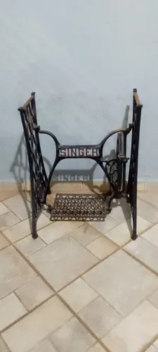 Pé de máquina Singer aranha