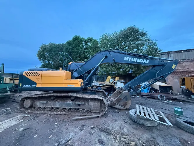 Escavadeira Hyndai 225 ano 2022