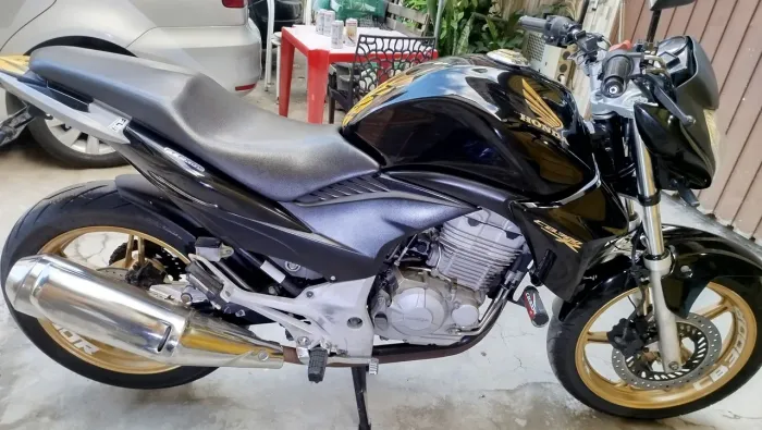 Vendo moto toda revisada em perfeito estado de conservação