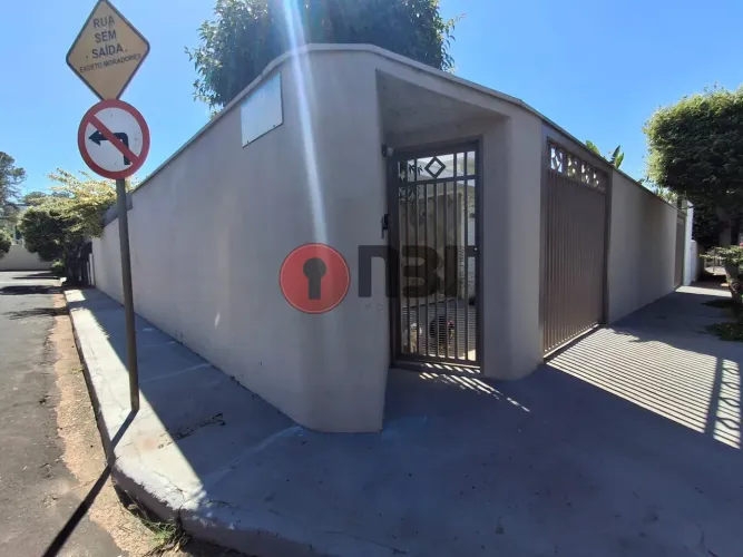 Casa comercial para locação no P.Q Industrial-salas-cozinha-3 quartos-suítes
