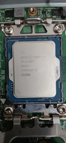 Processador i3 12100T e 2 pentes de memória RAM 4GB DDR4, para notebook ou mini PC.