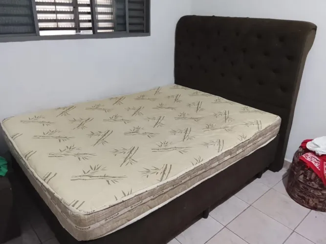 Vendo cama com cabriceira