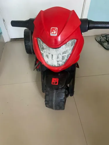 Moto elétrica infantil