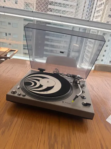 Toca Disco Technics Direct Drive SL 1300