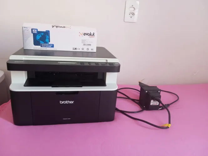 Impressora Multifuncional Brother Laser Monocromática  modelo DCP-1602. 