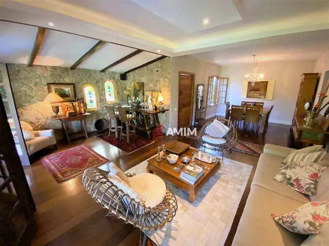 Casa com 5 Quartos à venda, 352 m² por R$ 3.800.000 - Condomínio Jardim Ubá - Ubá I - Nite