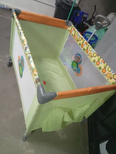 Chiqueirinho berço portátil com colchão 