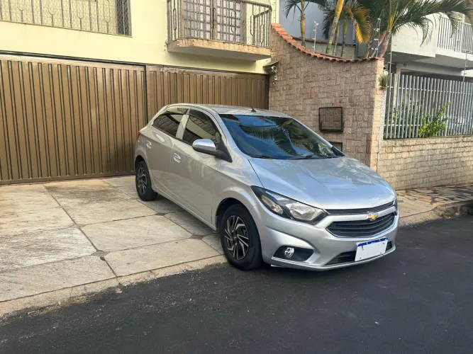 Chevrolet Onix Hatch LT 1.0 8V Flex Mec. 4P 2017