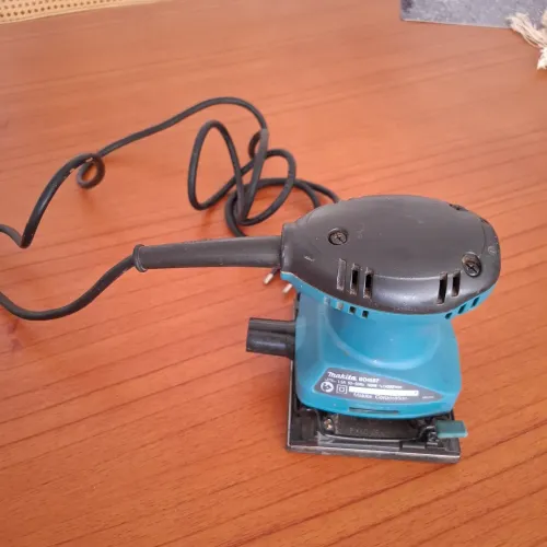 Lixadeira "trem-treme" Makita BO4557 110v 