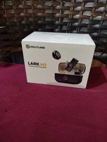 Hollyland Lark M2 Microfone de Lapela Sem Fio 2TX + 1RX (Plug Lightning até iPhone14)
