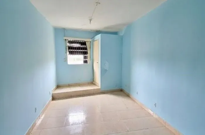 Venda de sala comercial Av. Mirandela com RGI sem débitos em cima do INSS excelente ponto