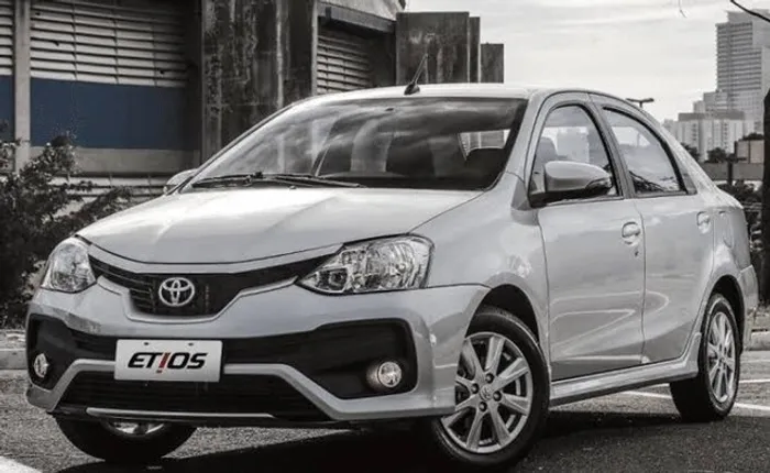 Tampa traseira Toyota Etios 