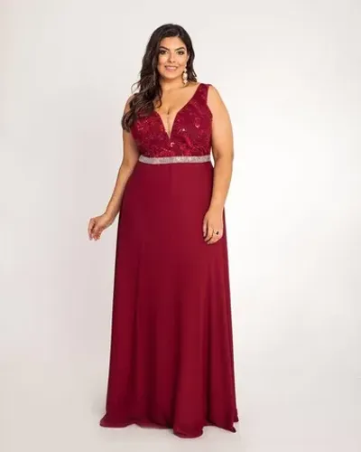 Vestido em crepe, longo, manequim  48/gg     cor: marsala    detalhe em strass