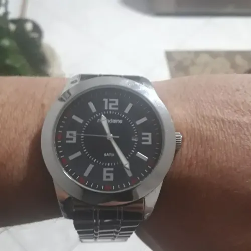 Relógio de pulso grande (Mondaine)