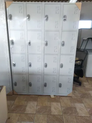 Guarda volume de 16 portas