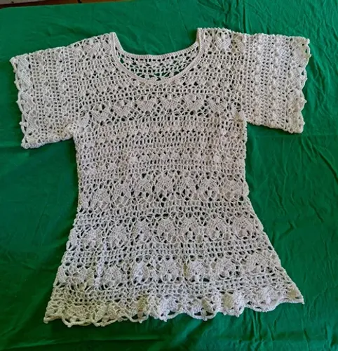 Blusa rendada branca em crochê