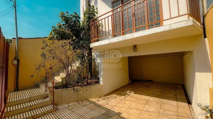 Sobrado á Venda no bairro Areão