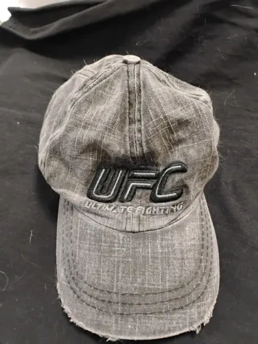 Boné UFC destroyed cinza