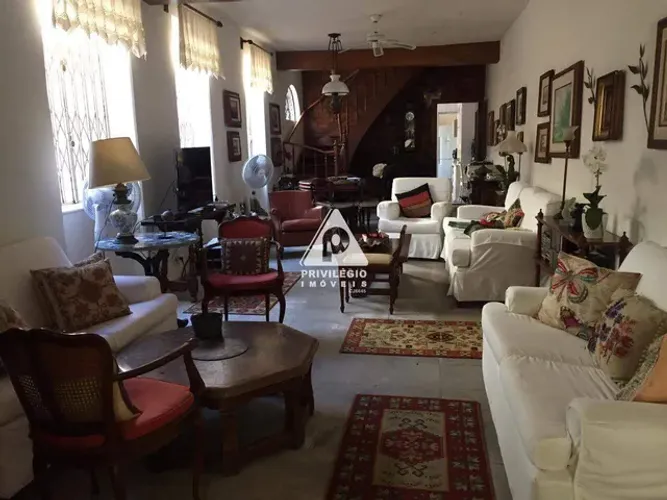 Casa Duplex na Gávea 5 Quartos, 3 Vagas e Jardim!