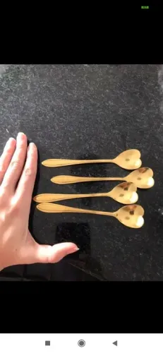 Kit com 4 colheres de sobremesa em aço inoxidável dourado 