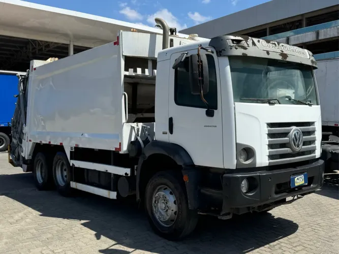 Vw 17-260 Compactador 6x2 ano 2017 caixa Planalto de 16m3