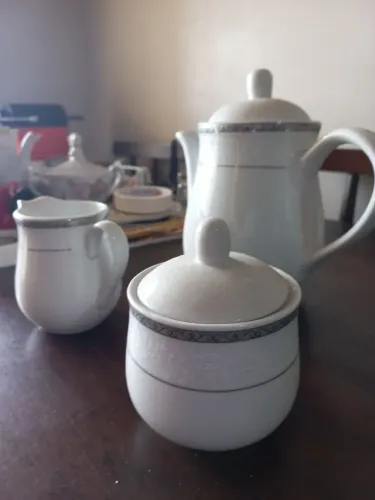 Leiteira cremeira e açucareiro porcelana antiga 
