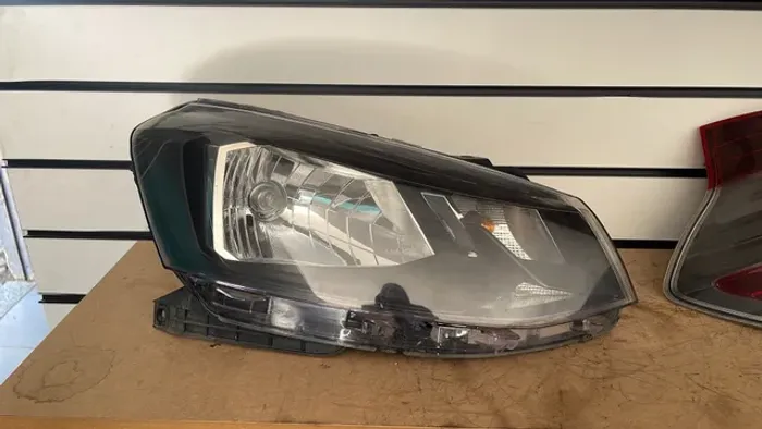 Farol de VW GOL / VOYAGE / SAVEIRO G7 2017 