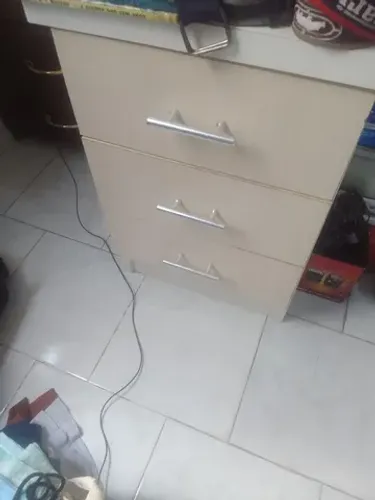 Cômoda com 3 gavetas madeira de lei 