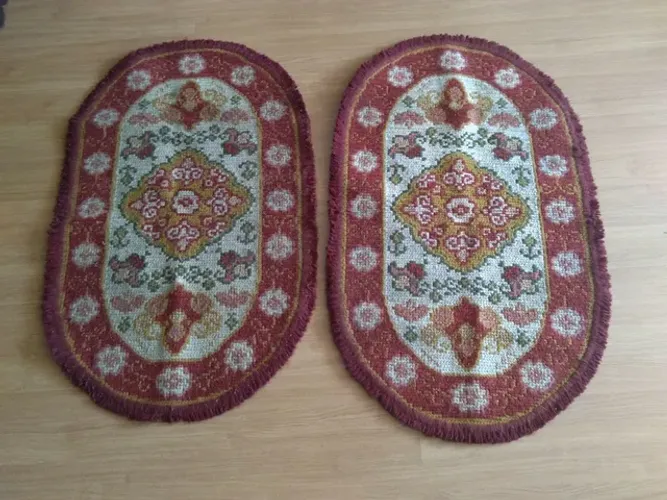 Tapetes bordados à mão