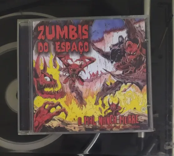 CD Zumbis do Espaço - O Mal Nunca Morre Ao Vivo(Ao Vivo em São Paulo)