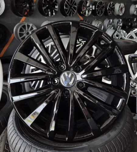 Jogo de rodas originais Jetta Tsi aro 17 5x112