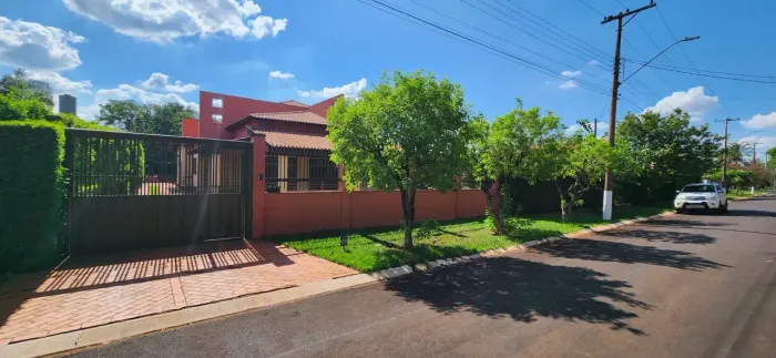 Imóvel para aluguel e venda tem 350 metros quadrados com 4 quartos