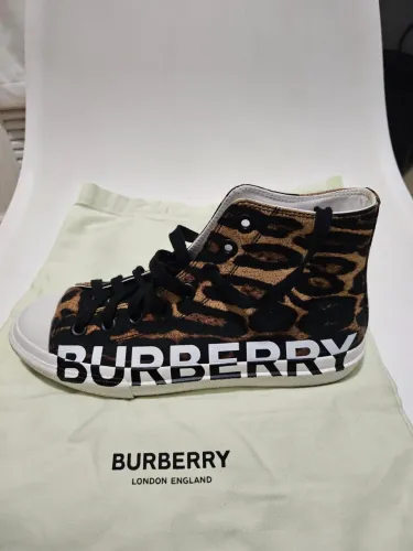 Tênis Burberry cano alto tamanho 37 (BR) PROMOÇÃO DIA DAS MÃES 