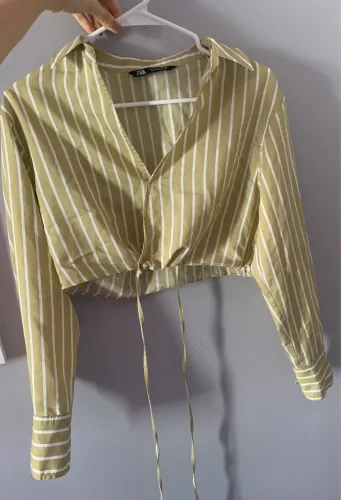 Blusa cropped zara com detalhe em amarração