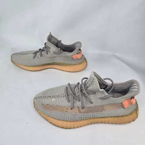 tênis adidas yeezy cinza claro  tamanho 42 br