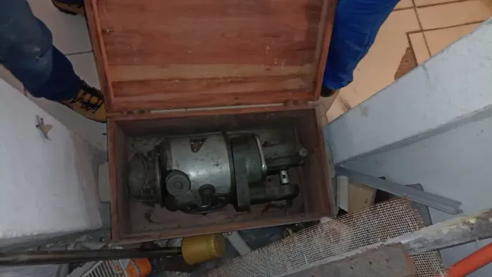 Máquina de espinar cabos em rede elétricas e telefonia aérea