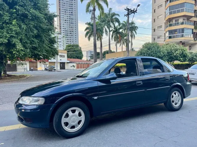Chevrolet Vectra GL 2.2 / 2.0 MPFI 2000