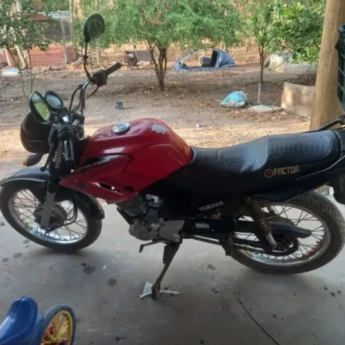 Vende-se Factor 125cc 2015. 